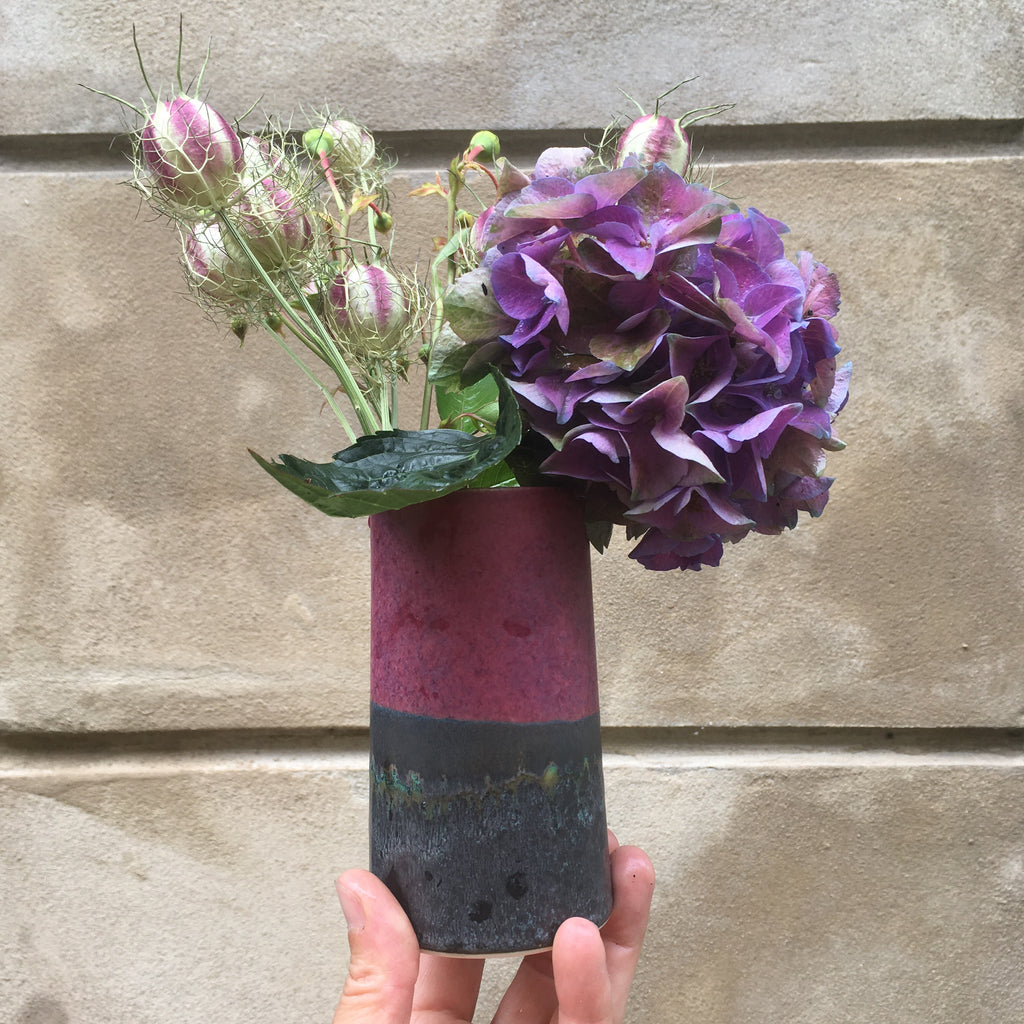 Sustain Vase - Black / Pinkblue